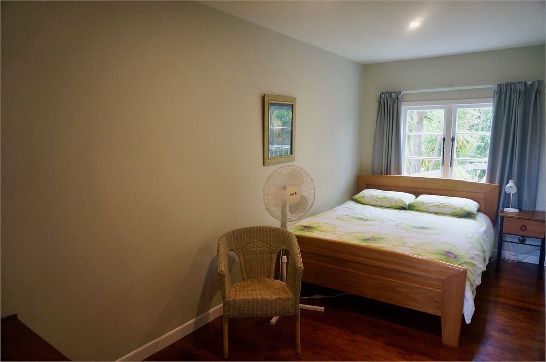 Downstairs queen bedroom