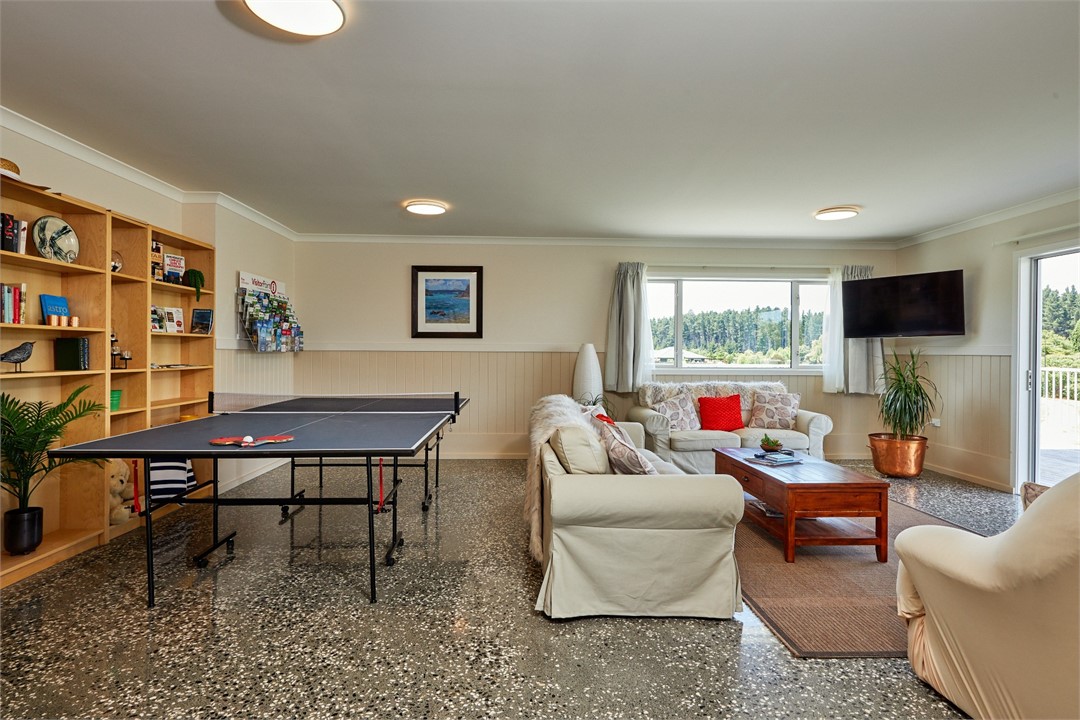 Lounge and Table Tennis