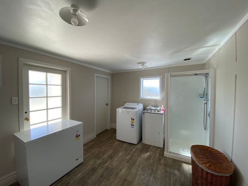 Laundry, second shower and toilet