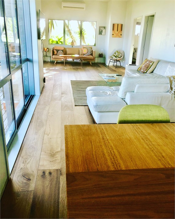 Beautiful open plan living..bringing the ouside in