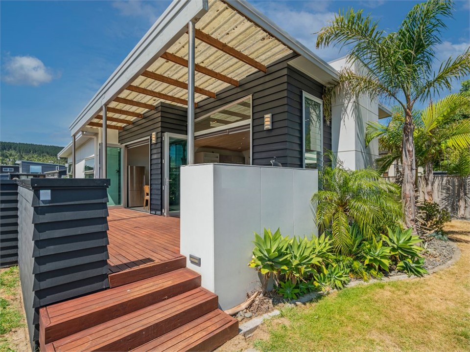 Castaway Bach (Bachcare) Whangamata Holiday Home for rent Holiday Houses