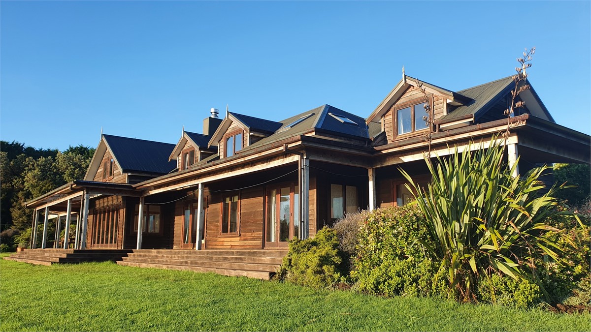 Takou River Luxury Lodge