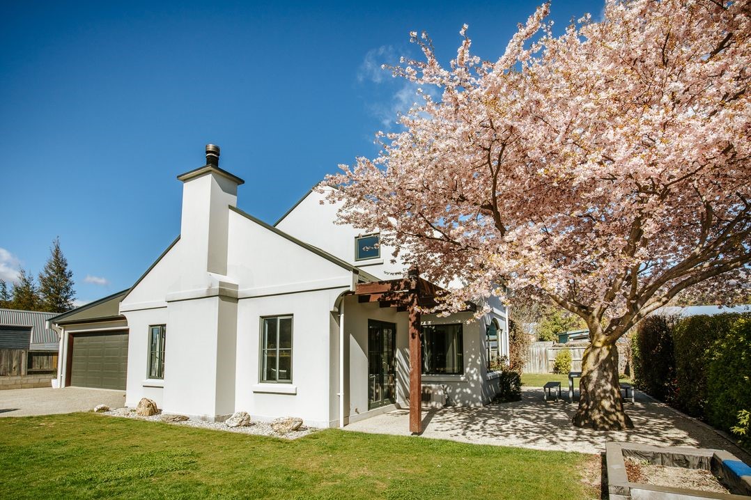 Kokomea House (Bachcare) Wanaka Holiday Home for rent Holiday Houses