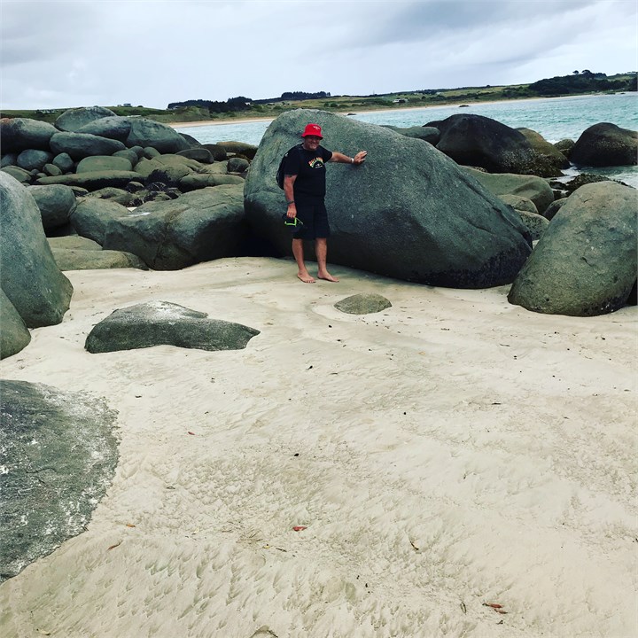 Large boulders at Waikato Bay.
