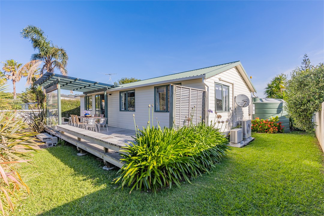 Island getaway Waiheke Island Beach House for rent Holiday Houses