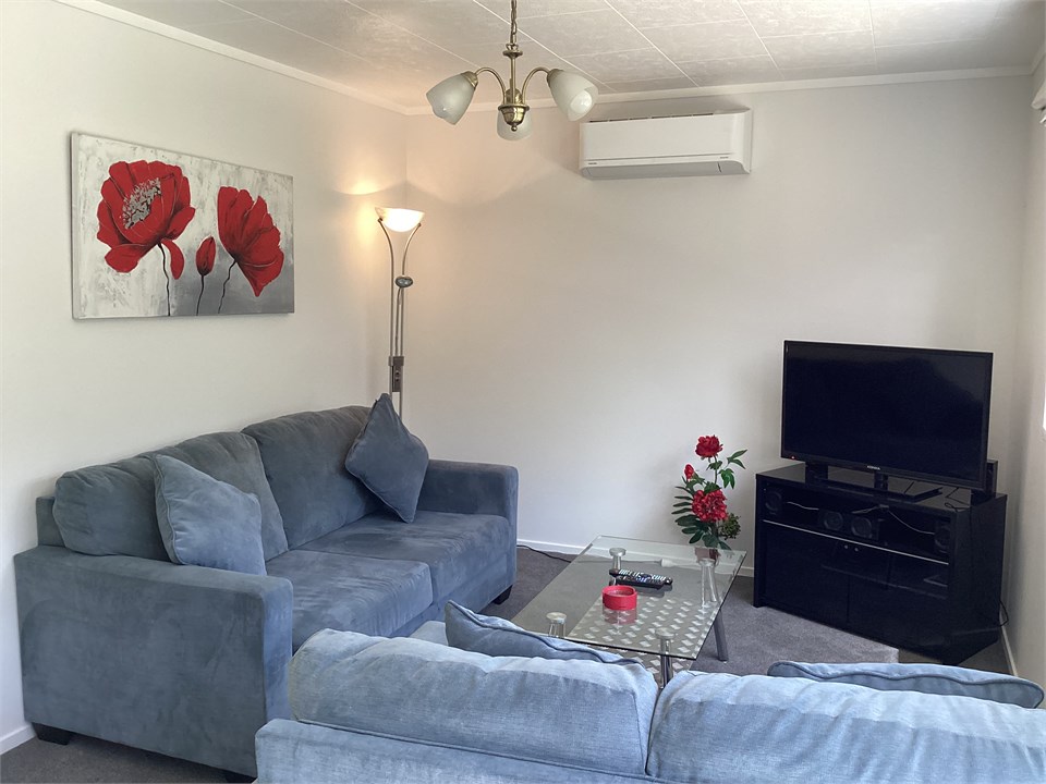 Lounge area lots of seating