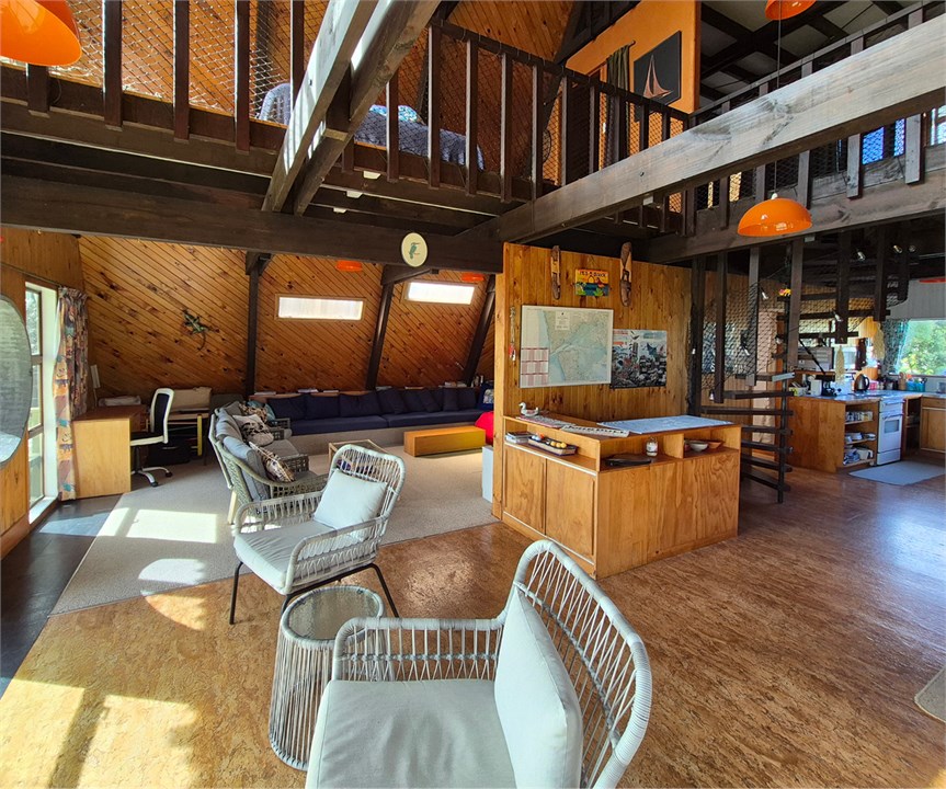 Open living space / bar