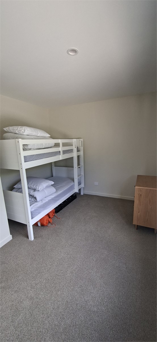 Single bunk bed room idea for kids