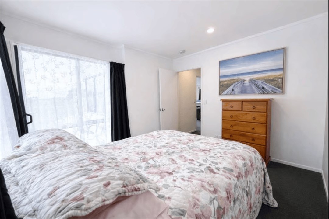 Bright queen bedroom with fresh linen and garden v