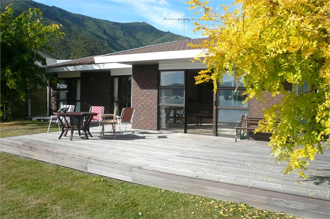 Huge North Facing Deck Looking Over the Bay