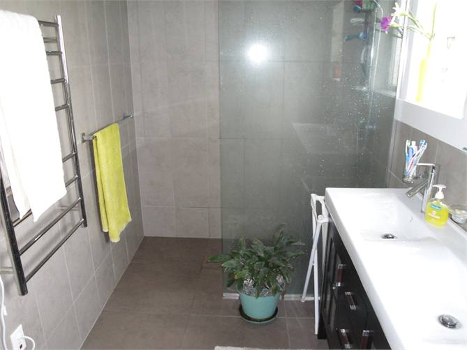 Tile shower 