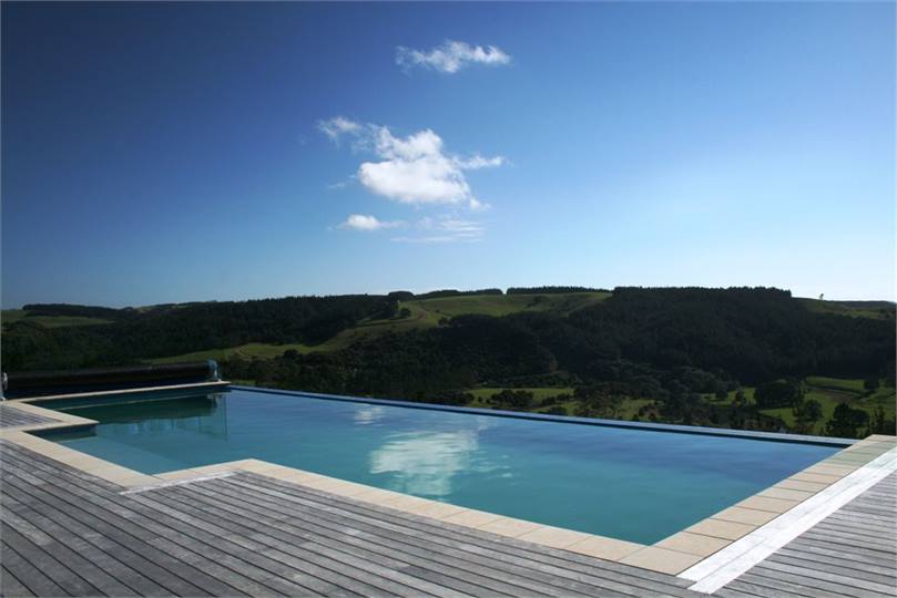Stunning 15m x 5 m Infinity Swimming Pool 