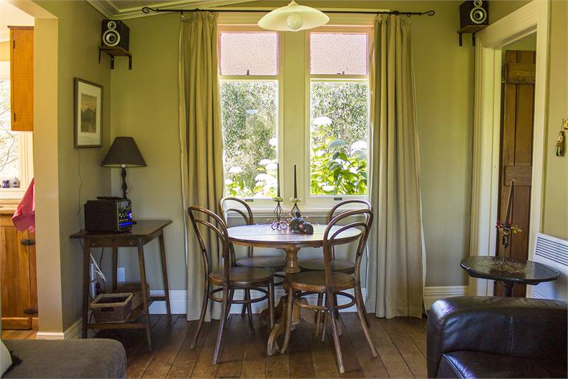 A comfortable & romantic countryside cottage.