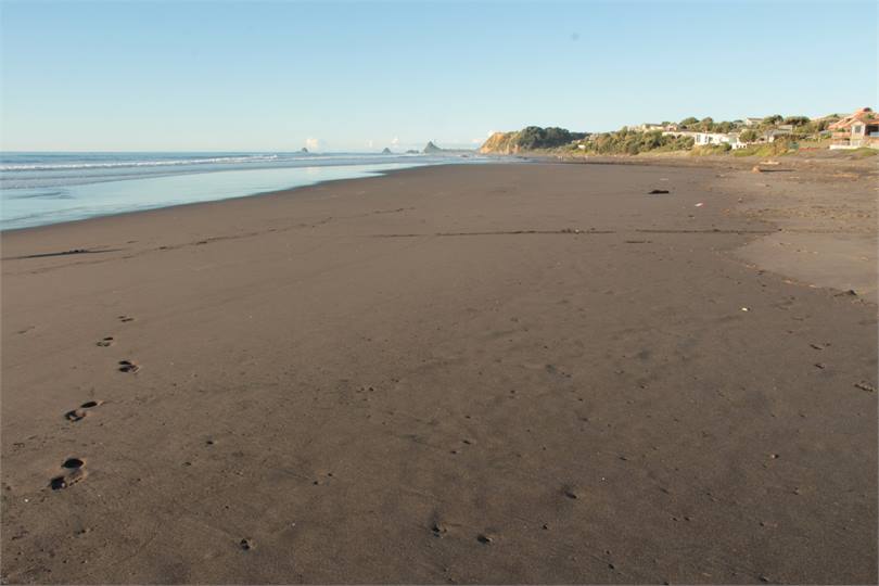 Beach 2 minutes walk away