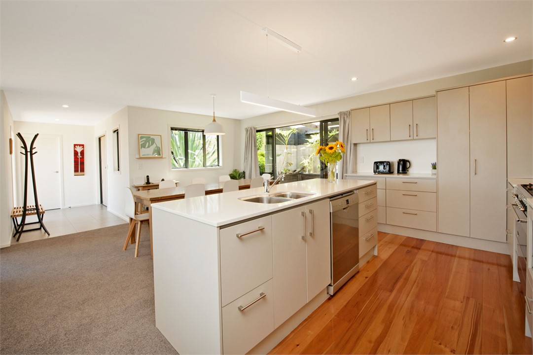 Beautiful fully-equipped kitchen