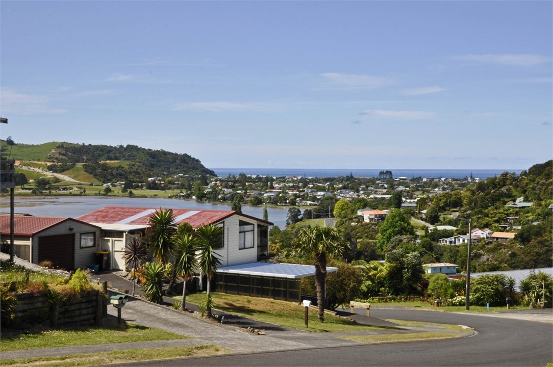 Tui Terrace Tairua Residential House for rent Holiday Houses