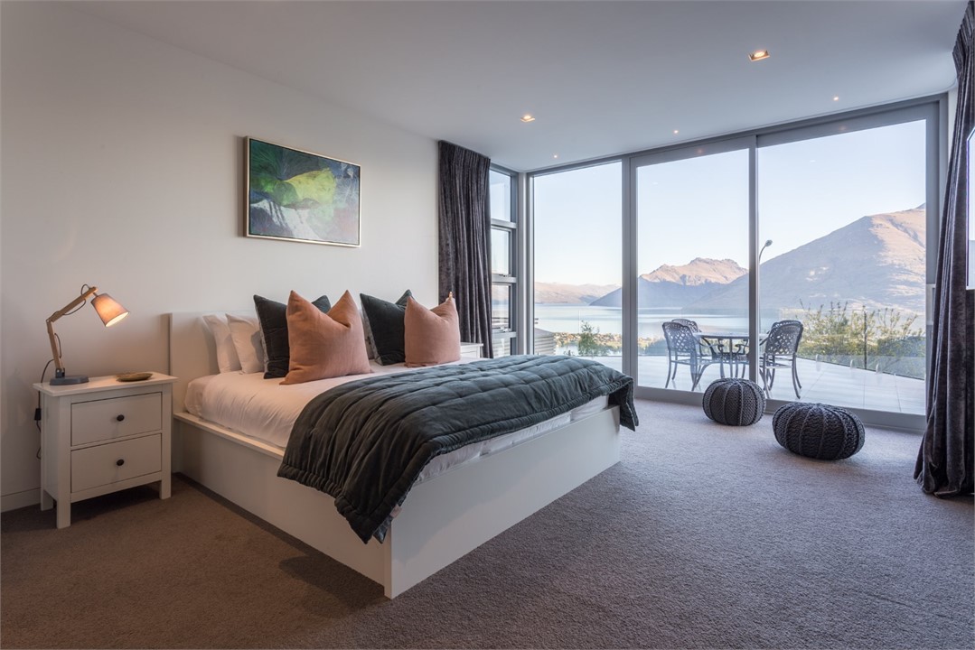 Bedroom 2 - king bed