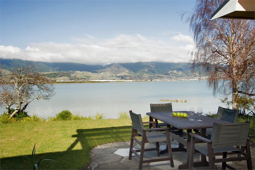 Outdoor views & dining