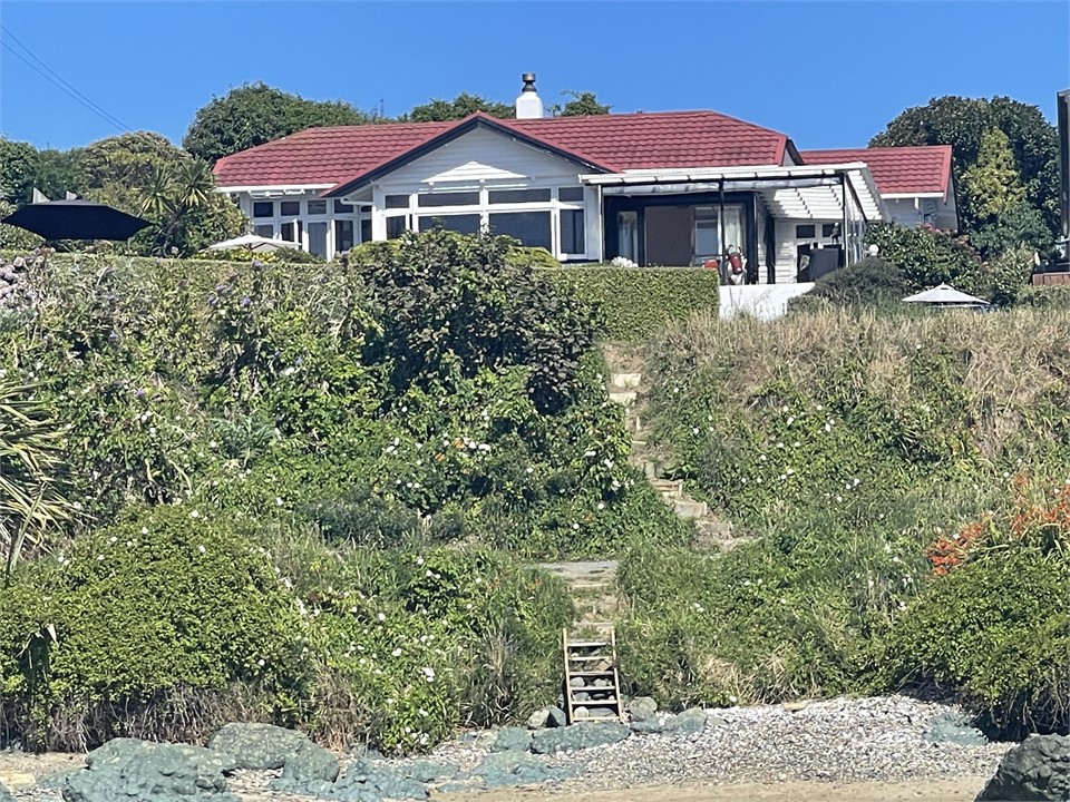 On The Rocks Riverton Beach House for rent Holiday Houses