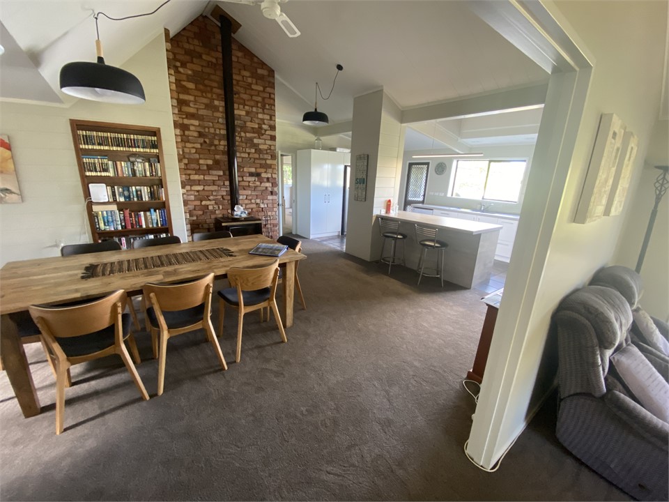 Dining area - new carpet in March 2022