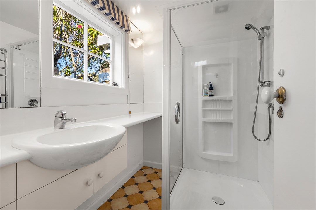 2nd Bathroom with Showe