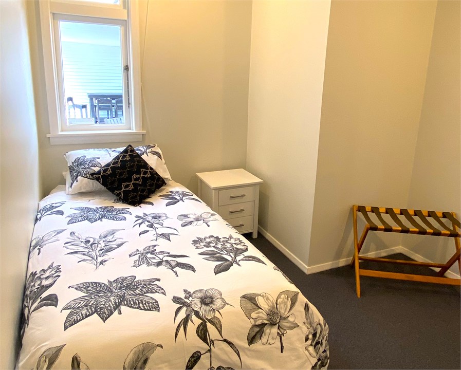 Bedroom 5 - 2 singles