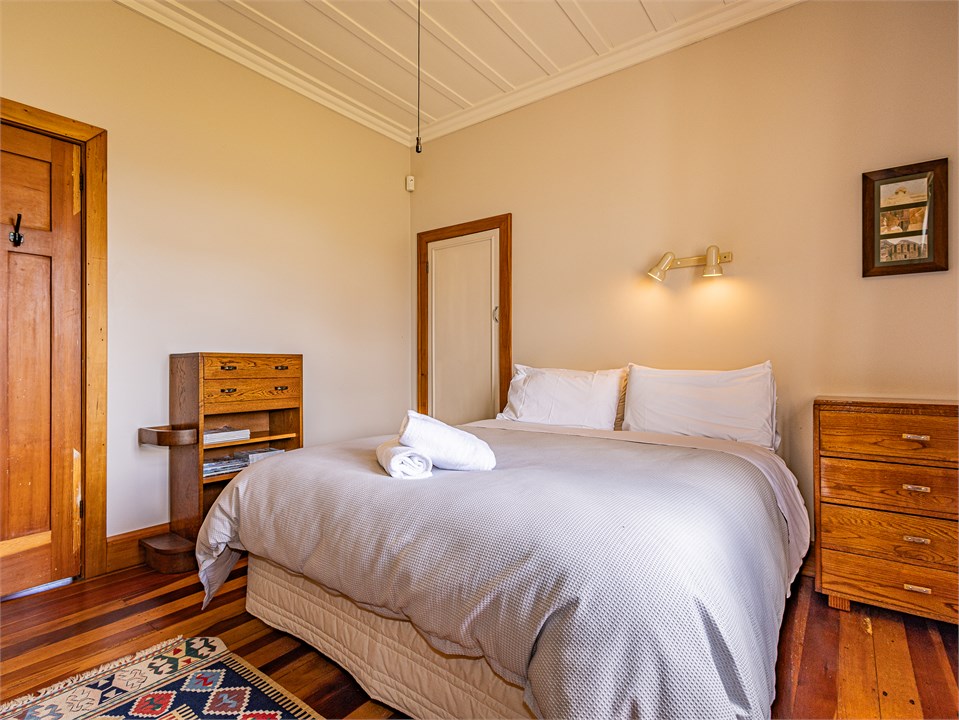 Middle bedroom, woolen electric blankets and heate