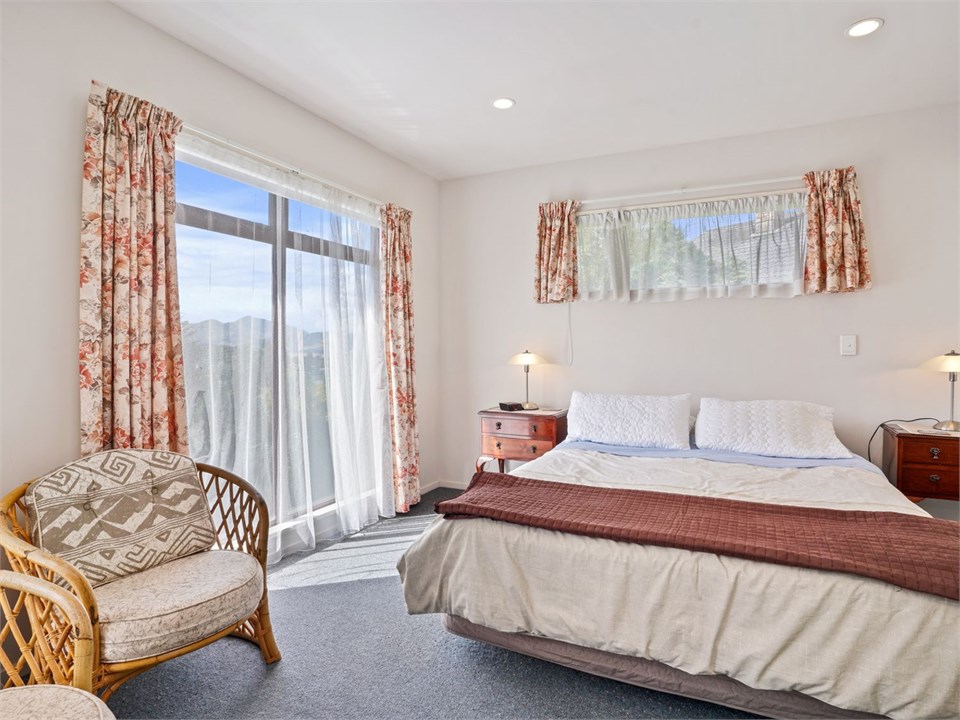 Bedroom 2 - queen bed