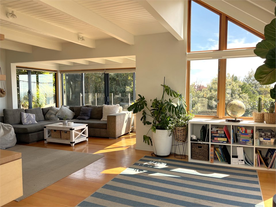 Living Room - Image 2