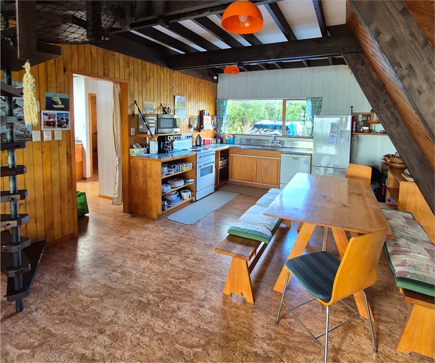 Kitchen / dining area