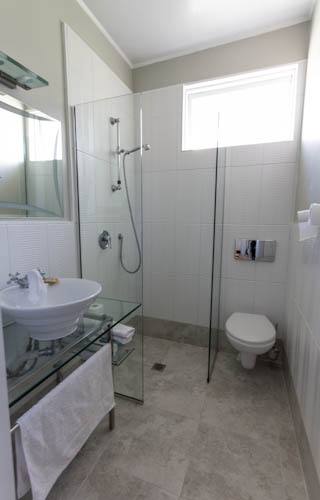 Mulberry Cottage bathroom