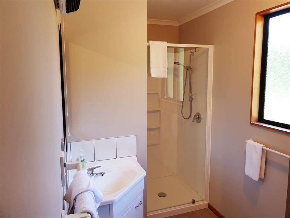 Cottage new Bathroom