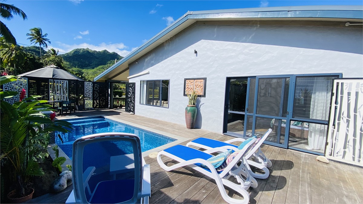 North facing deck and Saltwater pool - All Day Sun