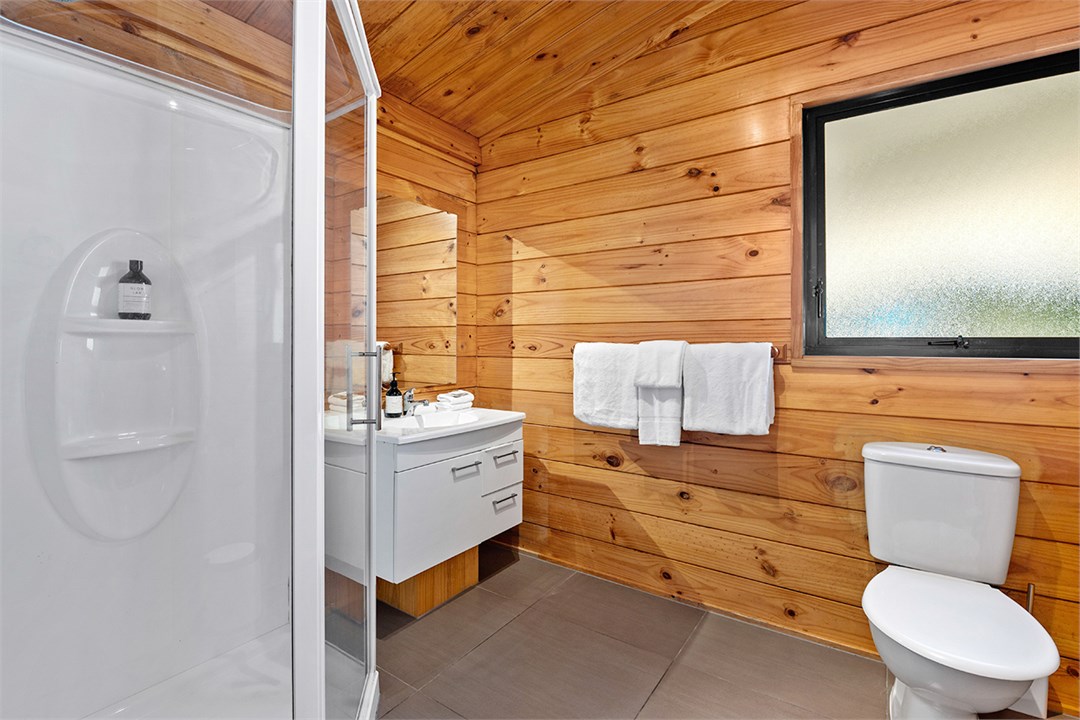 Master bedroom private ensuite bathroom