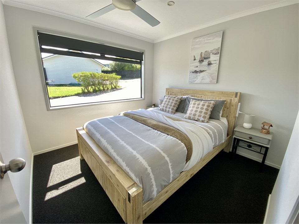 Bedroom 2 - Queen bed