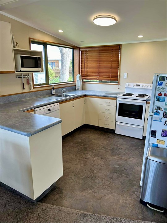 Kitchen - fully equipped, dishwasher and microwave