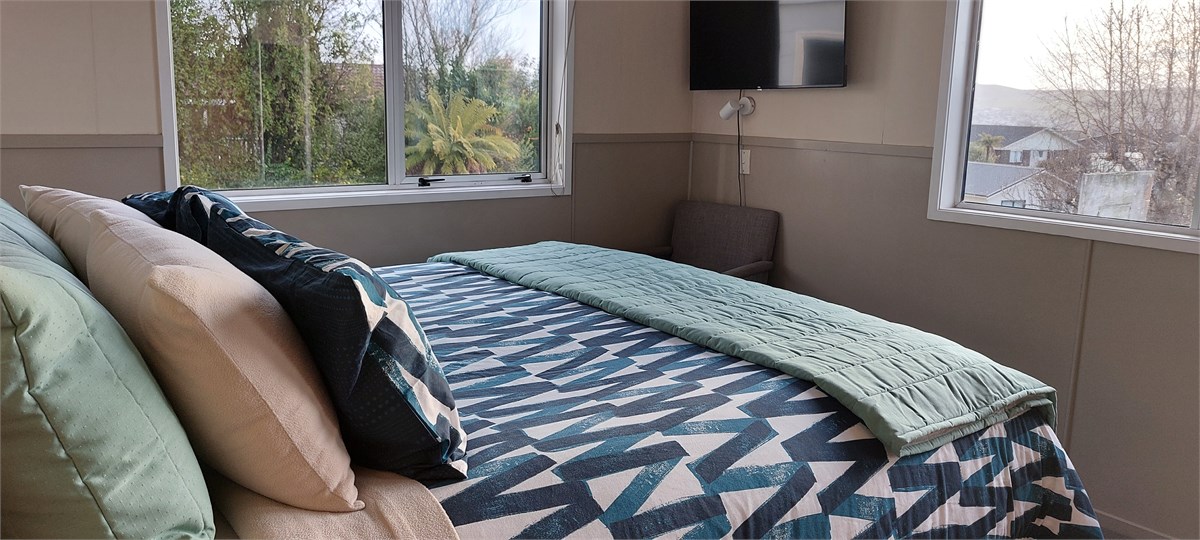 Super king bed with garden view