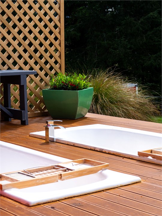 Double outdoor baths