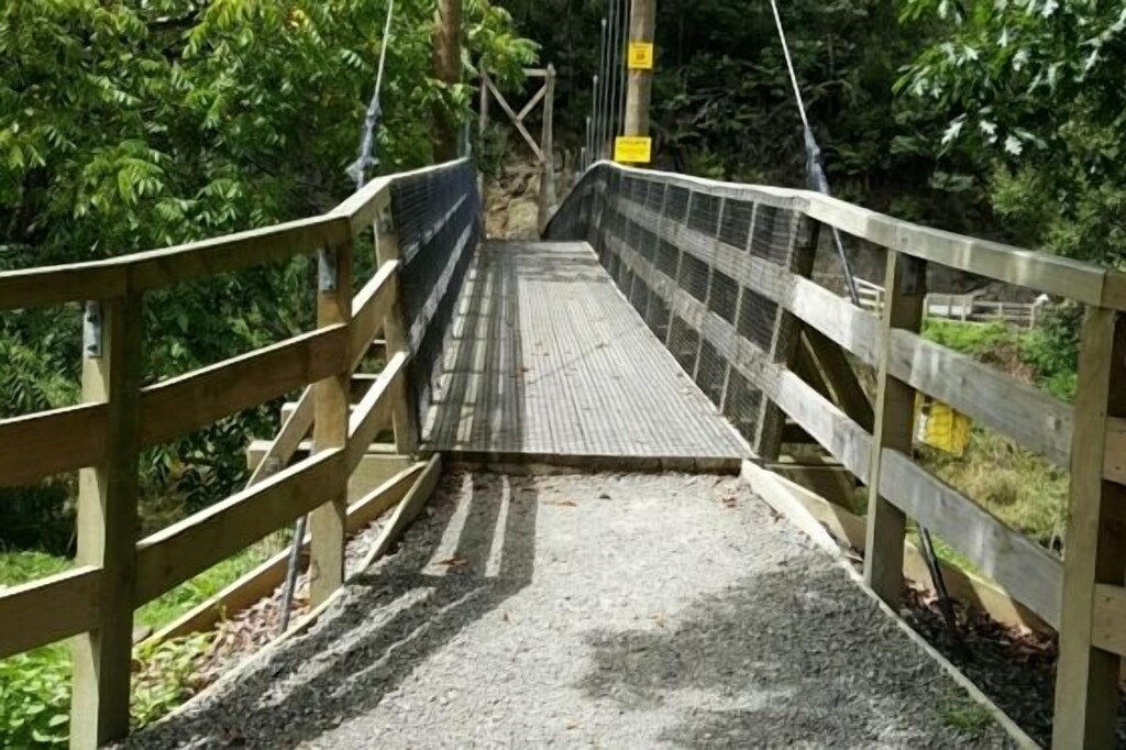 Swing bridge to Hauraki Rail Trail
