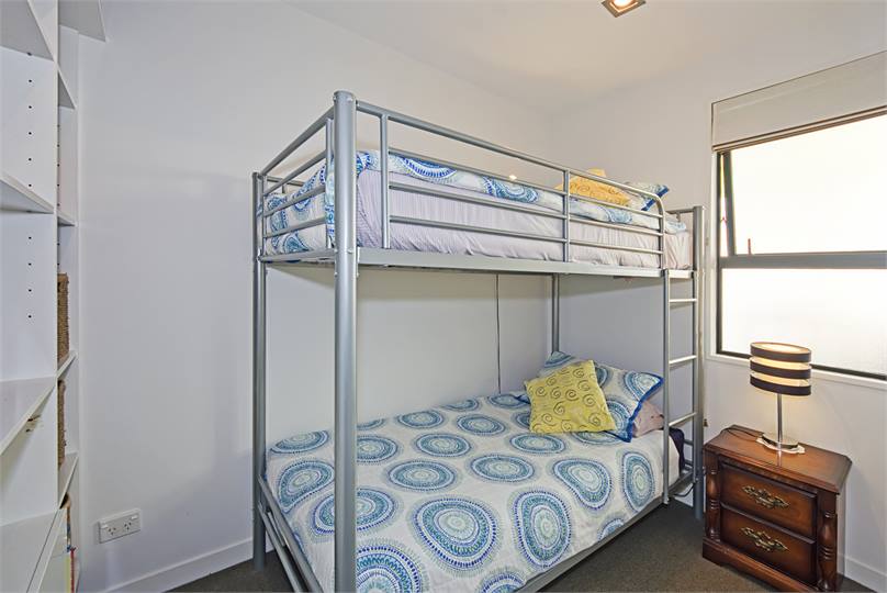 Bedroom 3 with Single bunk beds