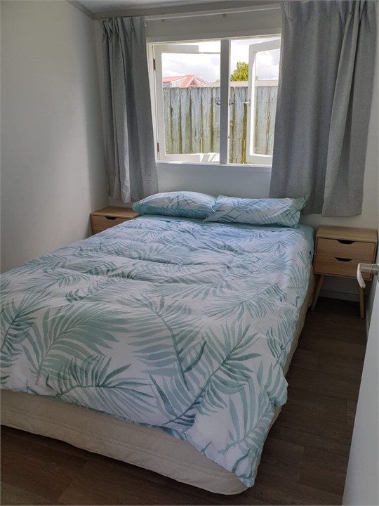 The Cottage - queen size bedroom