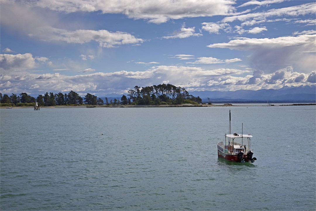 Views to Haulashore Island