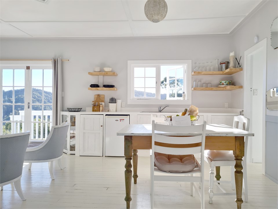 Open plan dining and kitchenette