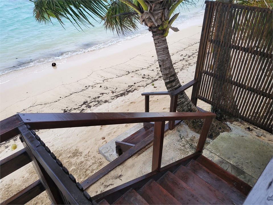 Steps to beach & lagoon