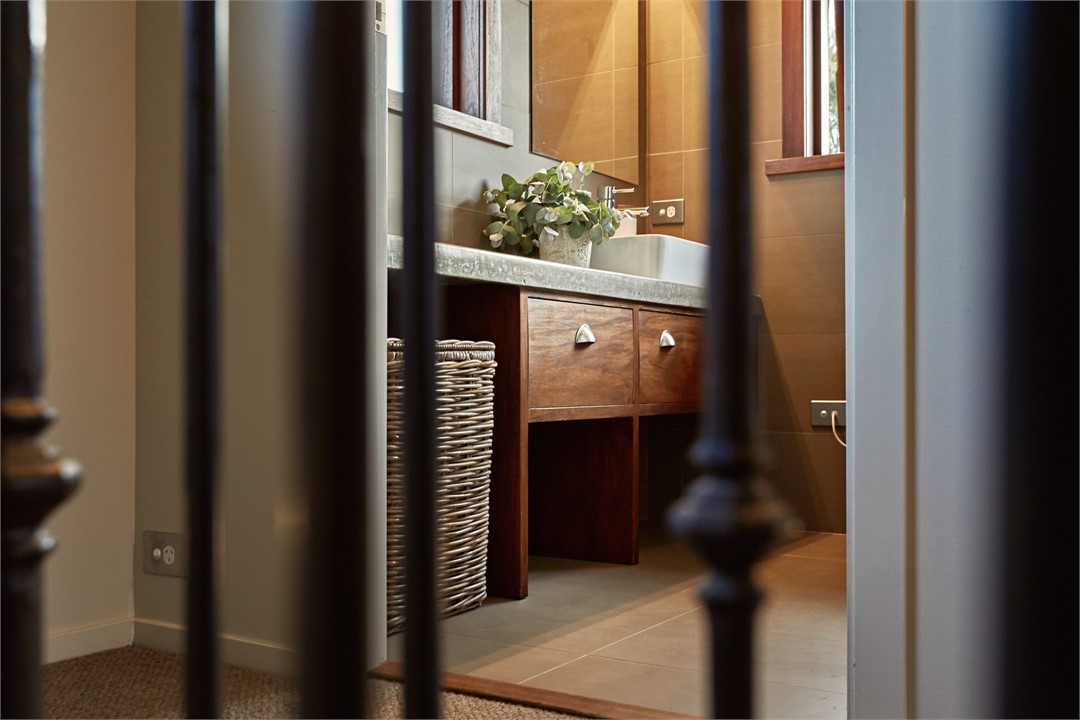 bathroom shower towels soap shampoo conditionner