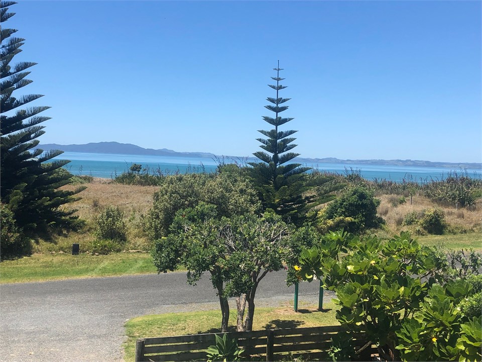 End of sleepy cul-de-sac (17kms sand dunes/tracks)