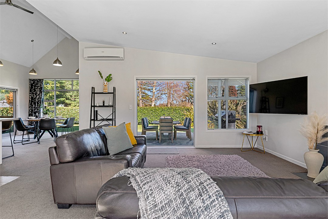 Lounge with smart tv