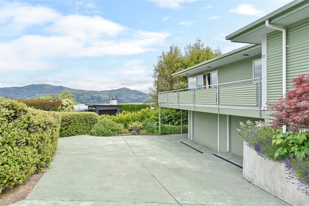 View of the driveway to the property