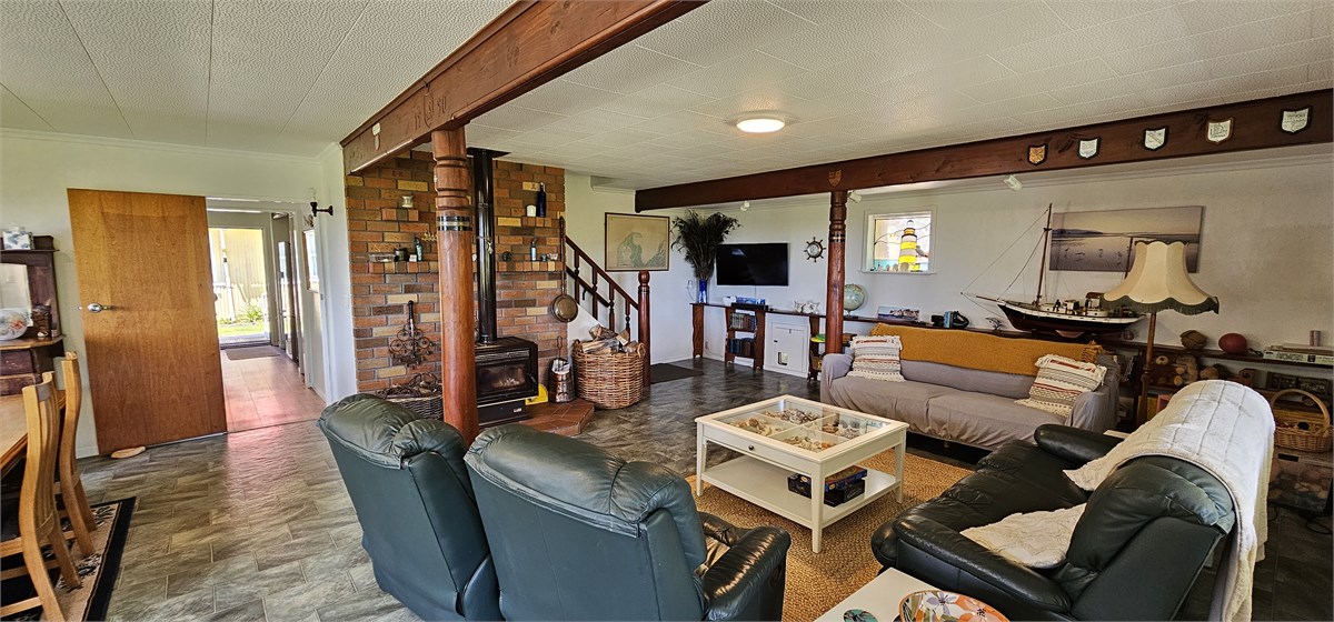 Lounge room/ dining room