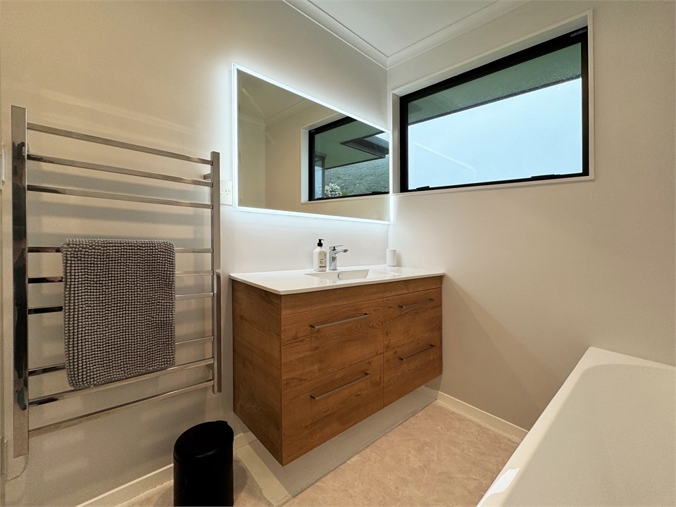 Main Bathroom upstairs